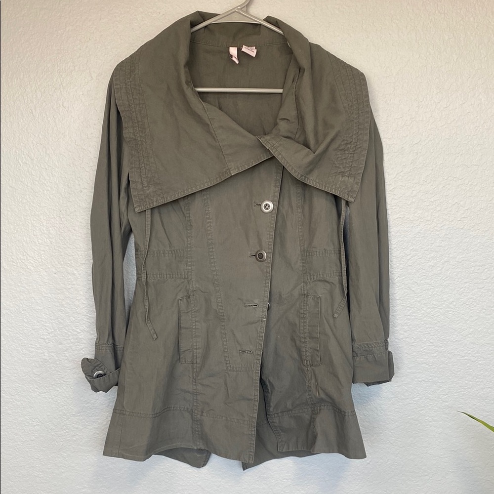 Green Utility Jacket with Wide Collar and Relaxed Fit